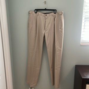 💕HP💕Haggar Classic fit no iron - tan pleated slacks - size 40x34